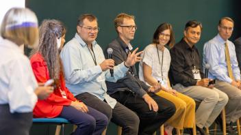 Moderator & Panel of 7 researchers
